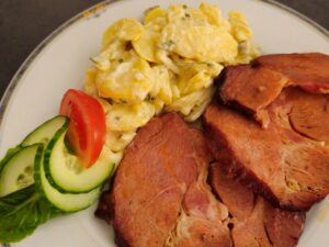 Surbraten mit Kartoffelsalat Surbraten mit Kartoffelsalat